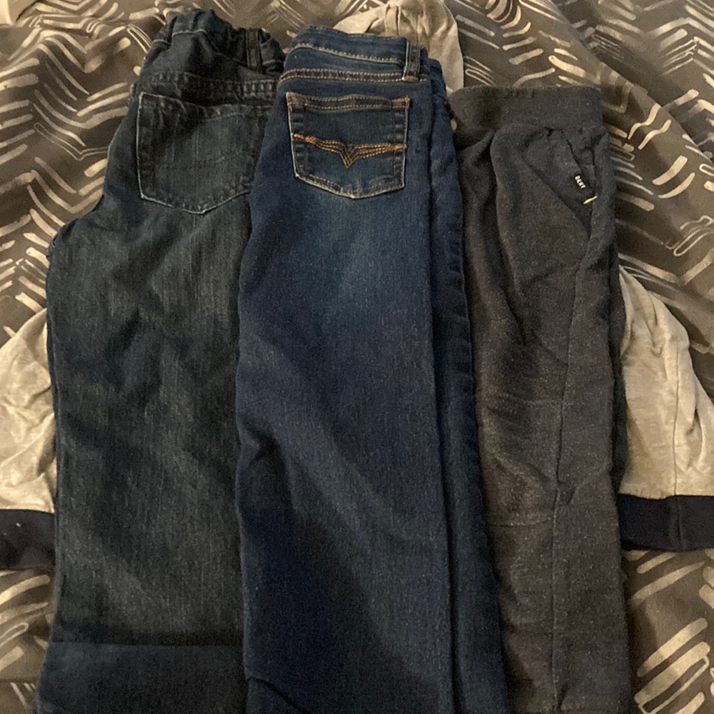 Toddler boy clothes 1 Dkny outfit and 2 jeans size 4t and 1 jeans is 5t